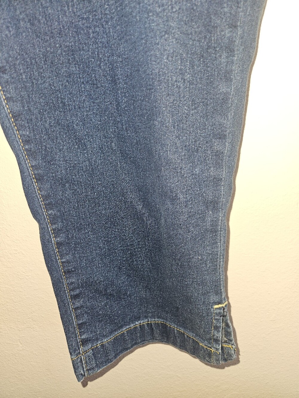 Weekend Plus Womans Capri Jeans Waist Size 36 - Picture 4 of 12